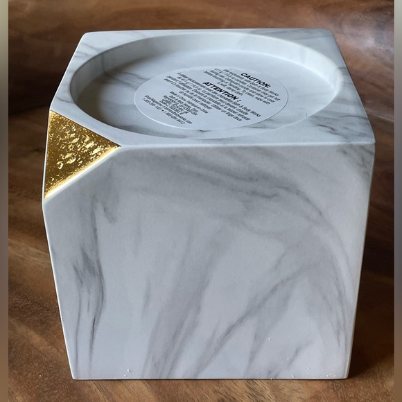 Cut-Corner Marble-Inspired 3-Wick Candleholder - Picture 3 of 4